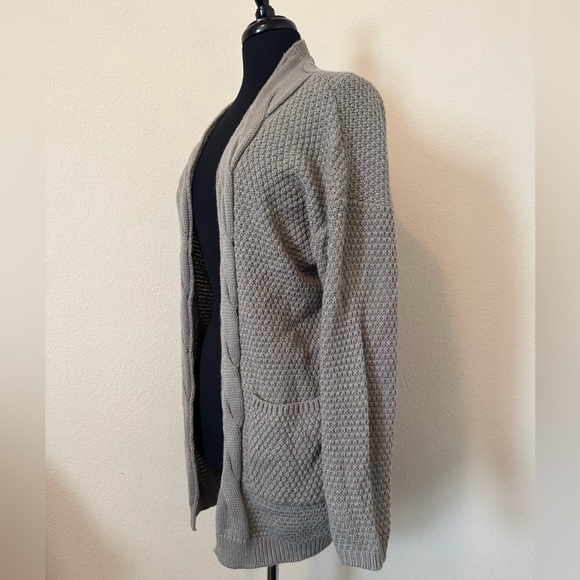 Gray Cable Knit Women's Sweater Medium - Picture 2 of 8